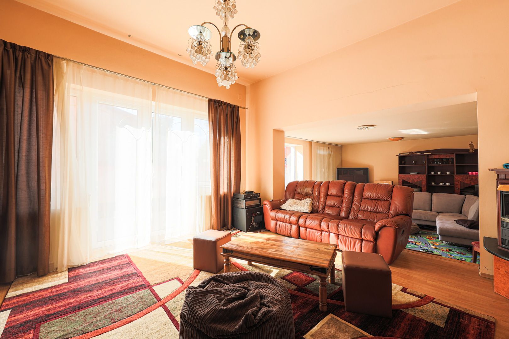 Imagine 2 - Vilă cu 6 camere în zona rezidențială - Poltura