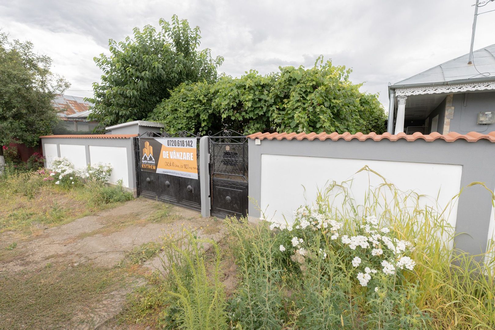 Casă cu 5 camere, complet renovată cu teren 920 mp în Tecuci - imaginea 3