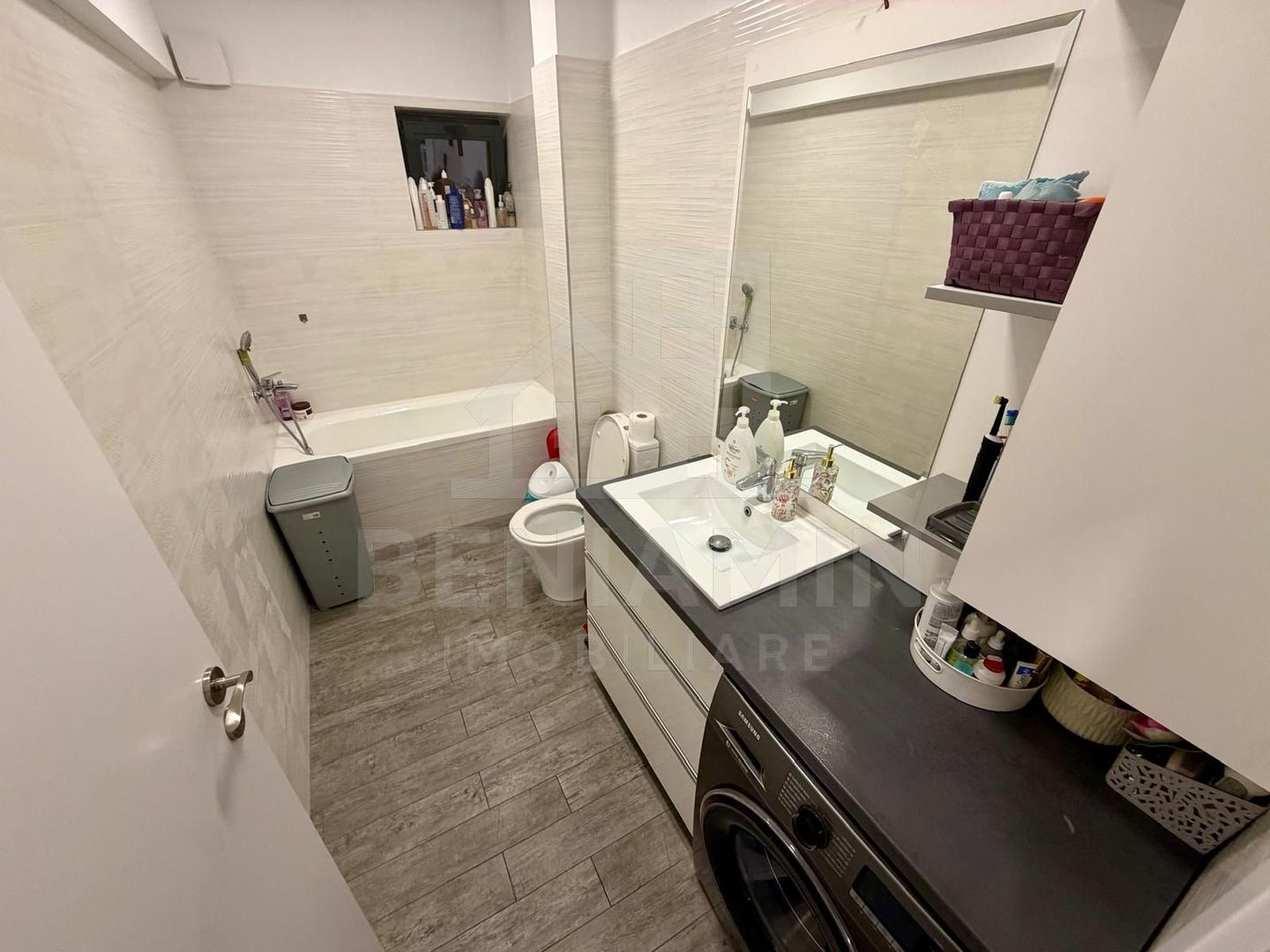 Apartament decomandat deosebit 3 camere 2 bai bloc 2020 cu parcare - imaginea 9