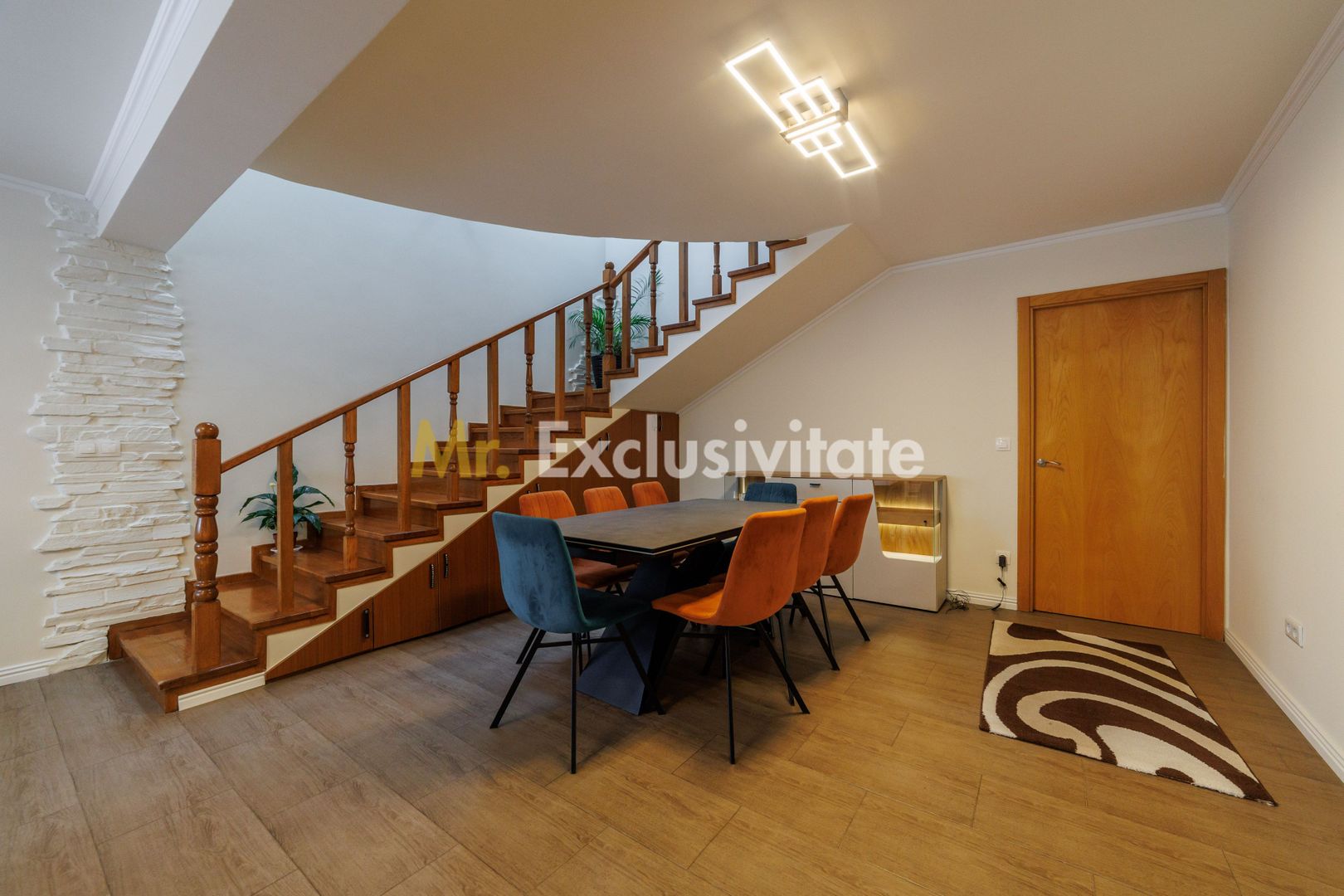 VILĂ 4 dormitoare, RENOVATĂ COMPLET 2026, Prundu, teren 937 mp - imaginea 2