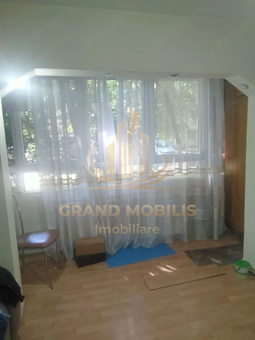Apartament de vânzare 3 camere si beci