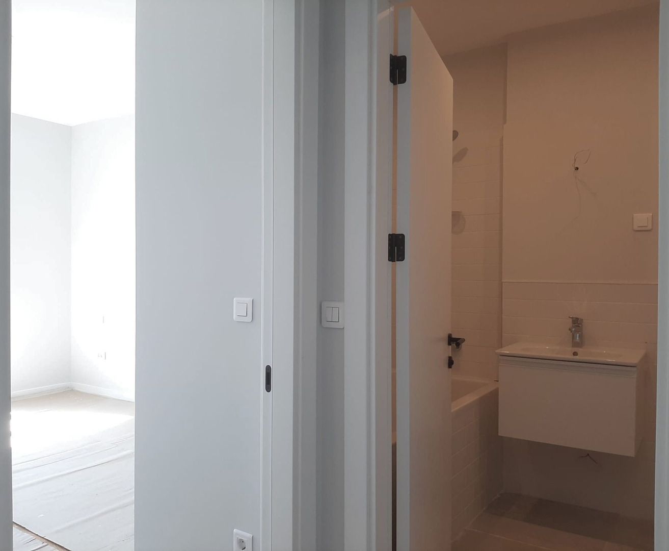 Vanzare Apartament modern cu 2 camere etaj 3 langa Petrom City - imaginea 9