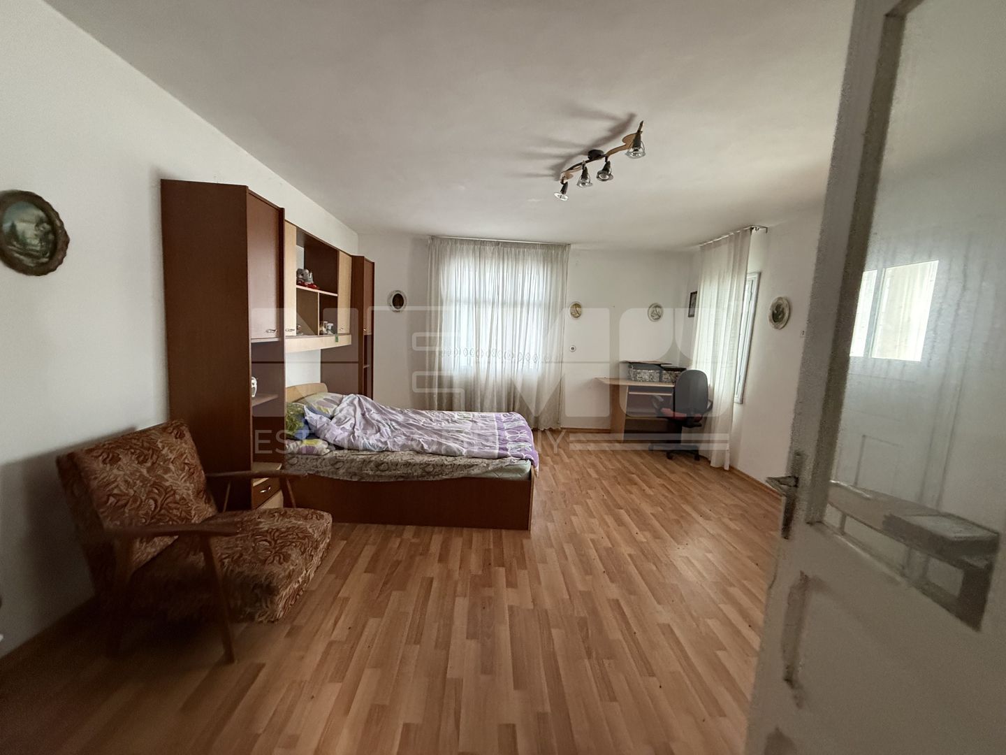 Proprietate de vânzare cu două case | Teren 1.500 mp | Bivolărie