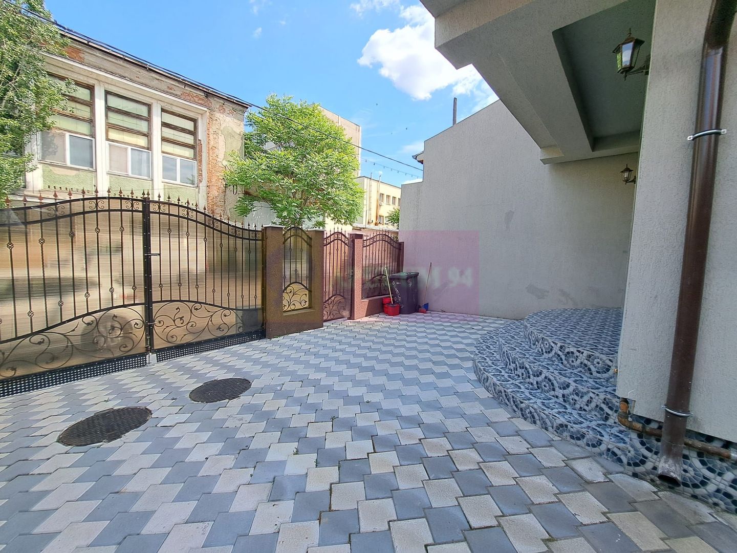 Vilă P+3, 12 camere, 300 mp – birouri/clinică/locuință, Timpuri Noi