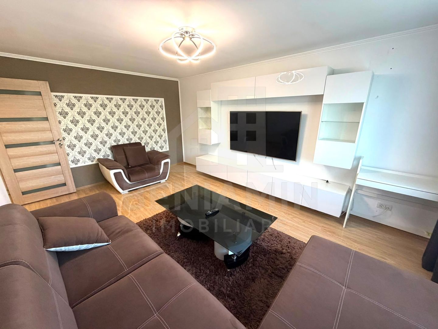 Apartament 3 camere si 2 bai Rovine decomandat 67mp  an1985 - imaginea 2