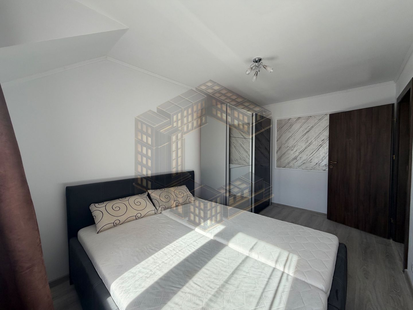 Duplex de vanzare,4 camere si 3 bai, acces auto, Dumbravita - imaginea 12