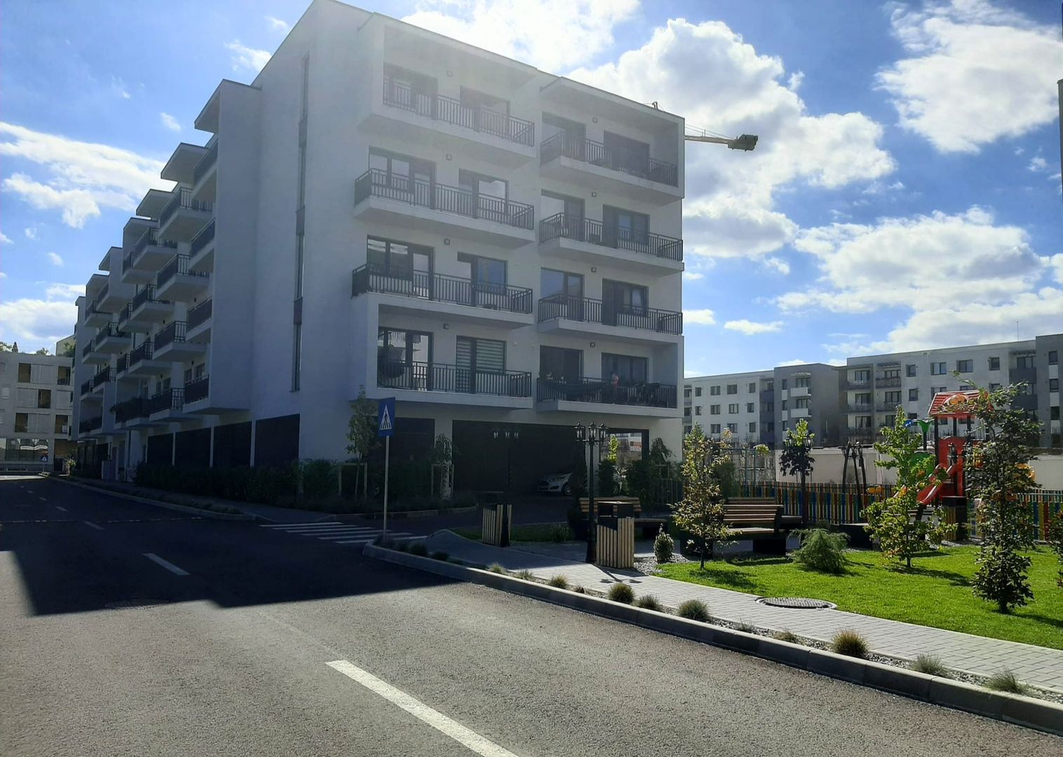 Un Apartament Pentru O Viață Bună  Coresi  2025 - imaginea 2