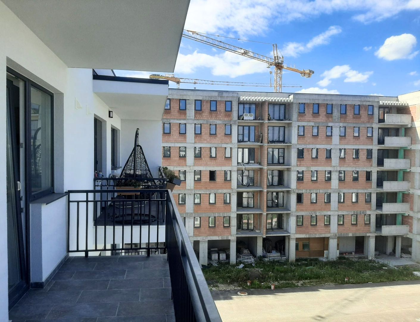 Un Apartament Pentru O Viață Bună  Coresi  2025 - imaginea 7
