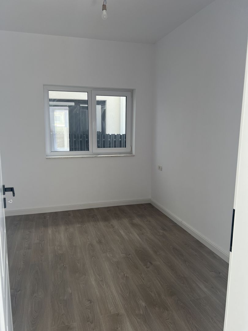 Jumătate de duplex premium, 120 mp utili, teren 256 mp, garaj și 3 dor - imaginea 5