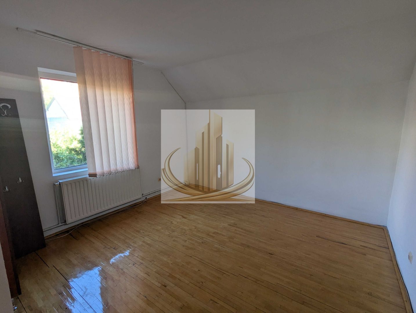 Vilă pentru Activități Comercia –5 Camere, Curte500 MP – Zona Aradului - imaginea 7