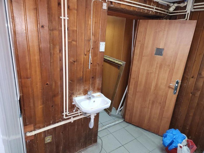 Stirbri Voda spatiu birou 82 mp - imaginea 7