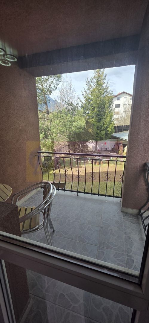 Vila de vânzare cu 8 camere și garj in Busteni