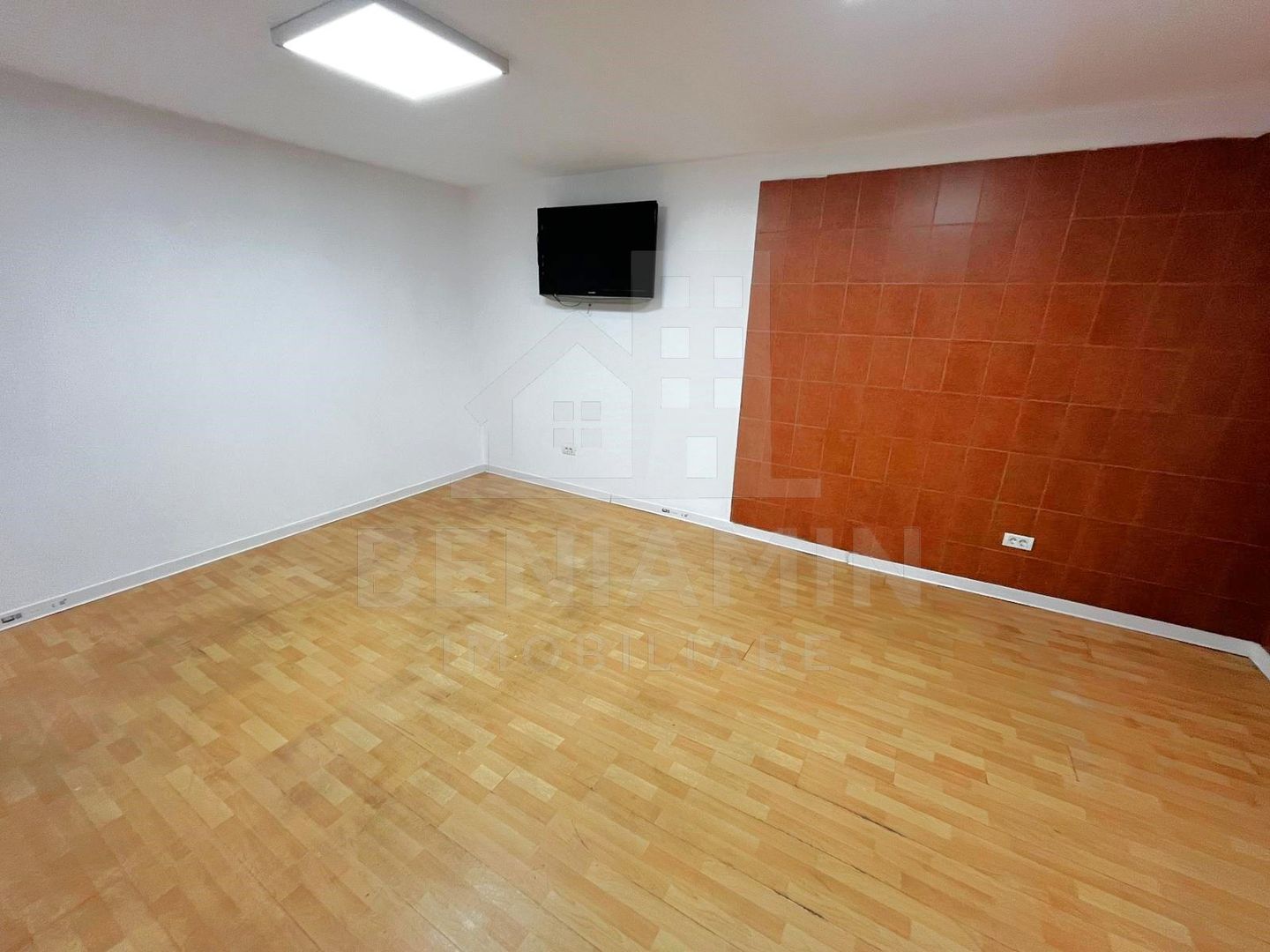 Casa 63mp- 2 Camere-Curte 65mp- Centrala Termica-AC-Zona Autogara - imaginea 4
