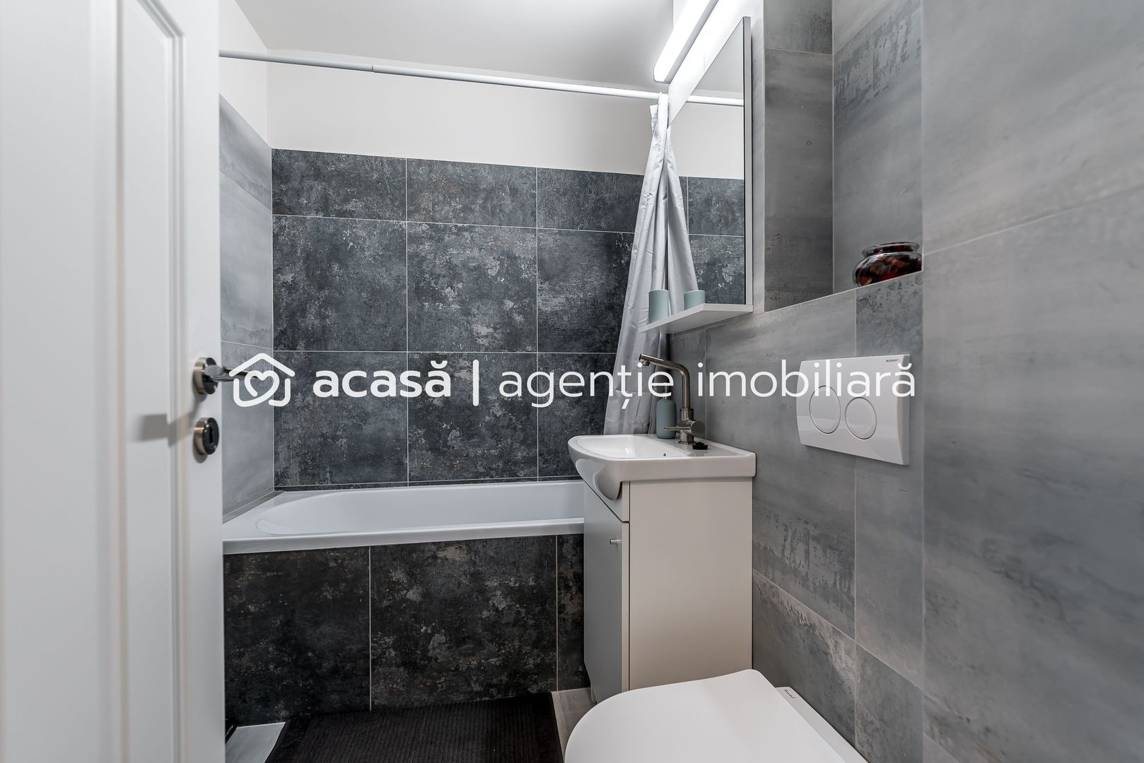 Imagine 7 - Apartament ultrafinisat la cheie cu 2 camere decomandat Piata Mica