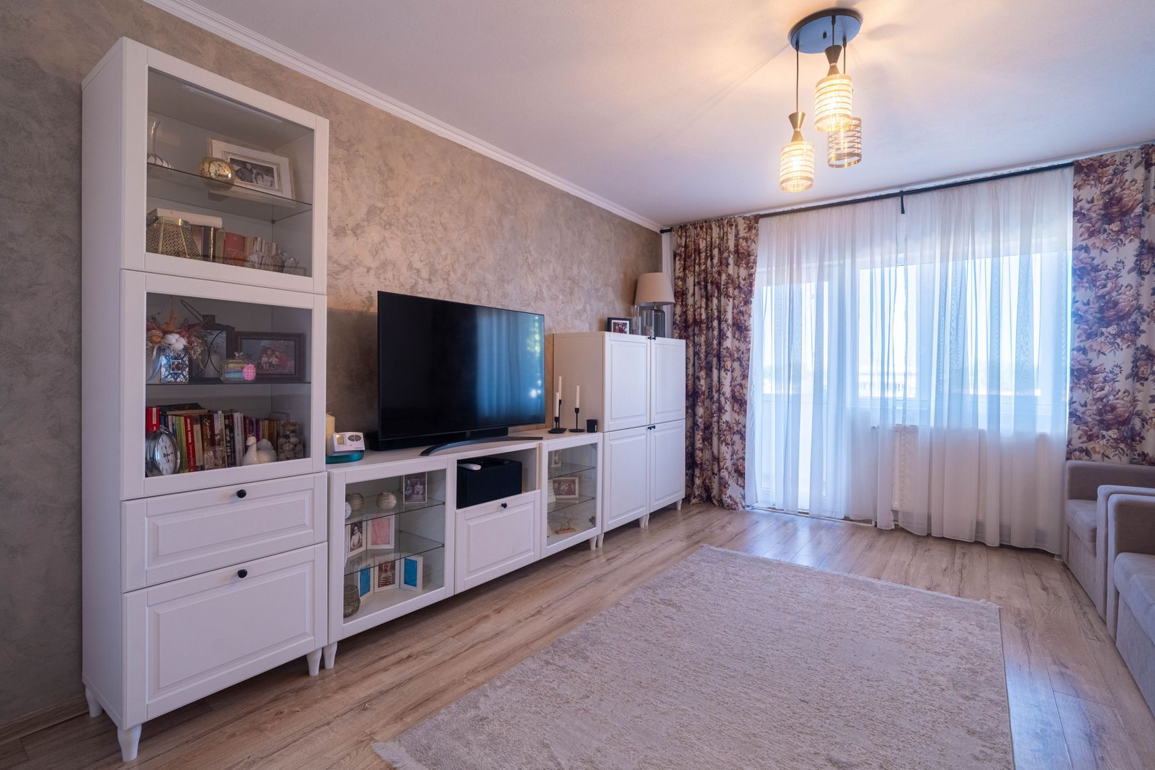 Imagine 1 - Apartament 5 camere Vlaicu – Renovat, 2 băi, centrală proprie