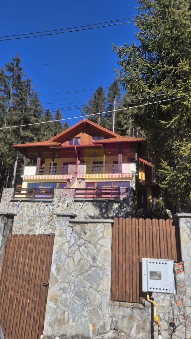 Vila duplex de vanzare cu 4 camere in Azuga