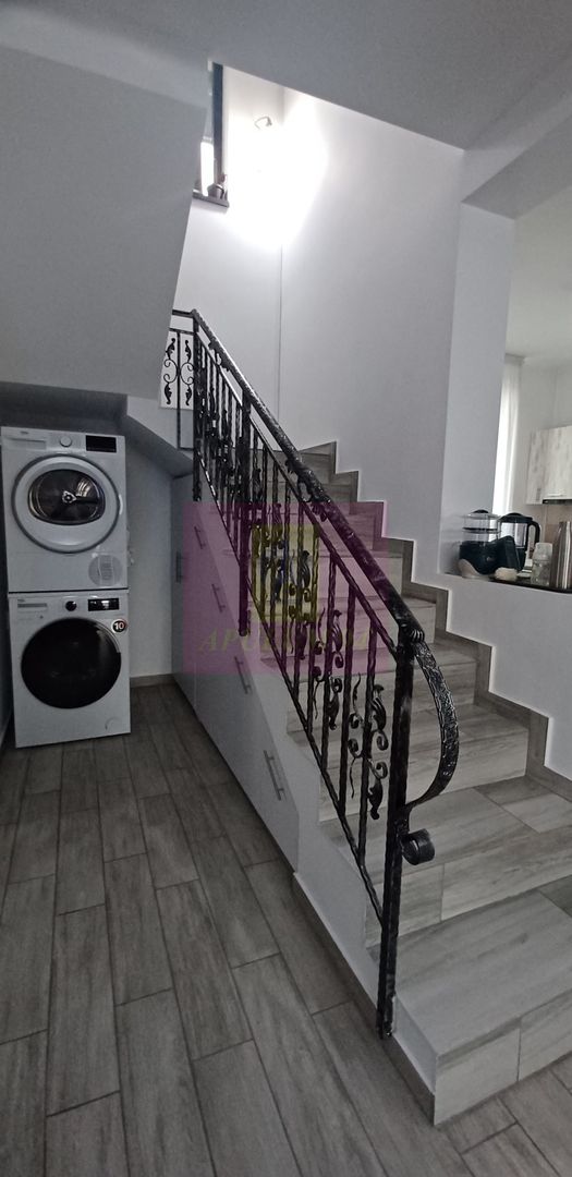 Săbăreni, casă P+1E, 137 mp utili, terasă, CT, pivniță, garaj, asfalt