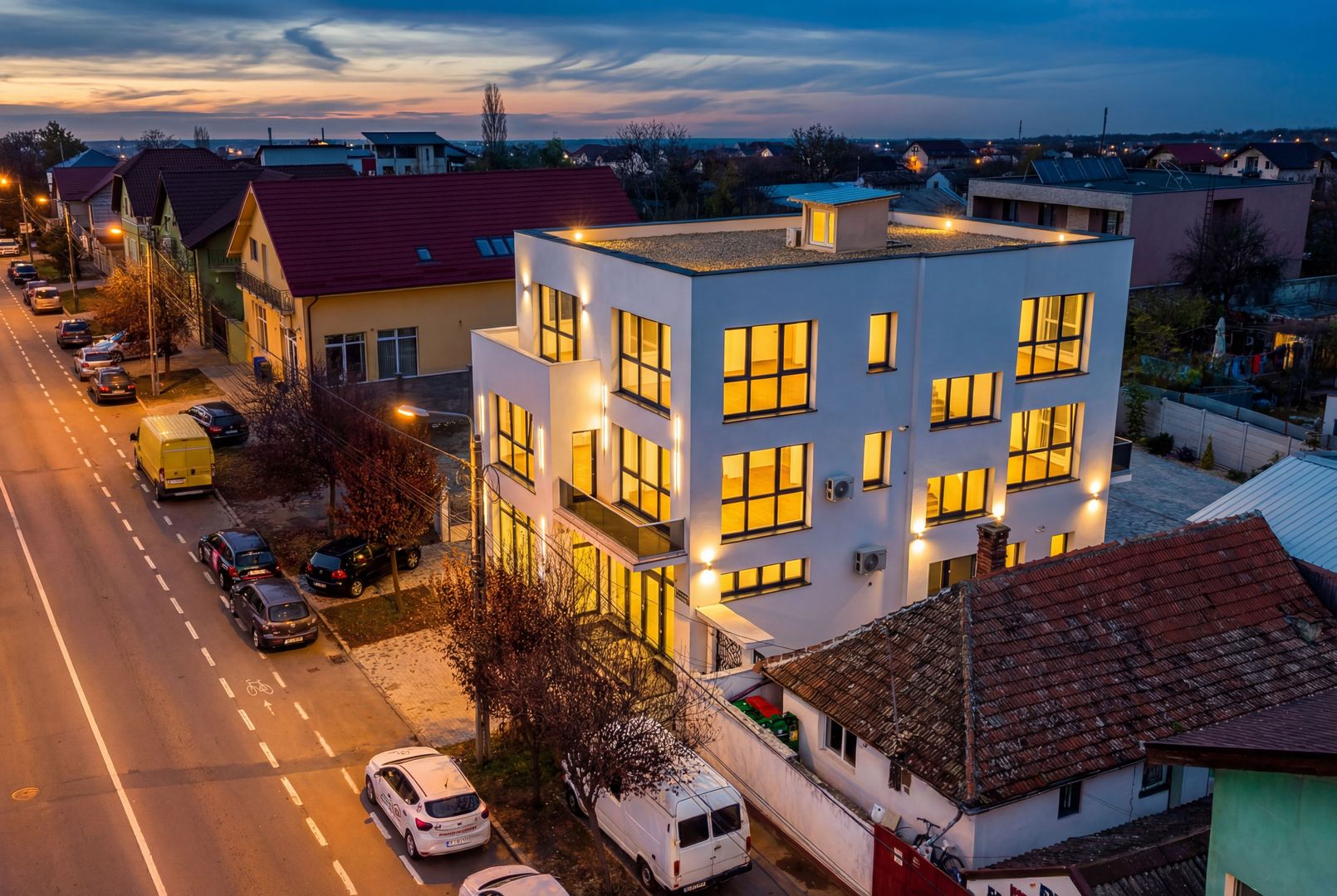 Clădire nouă P+2 cu showroom și birouri în Arad