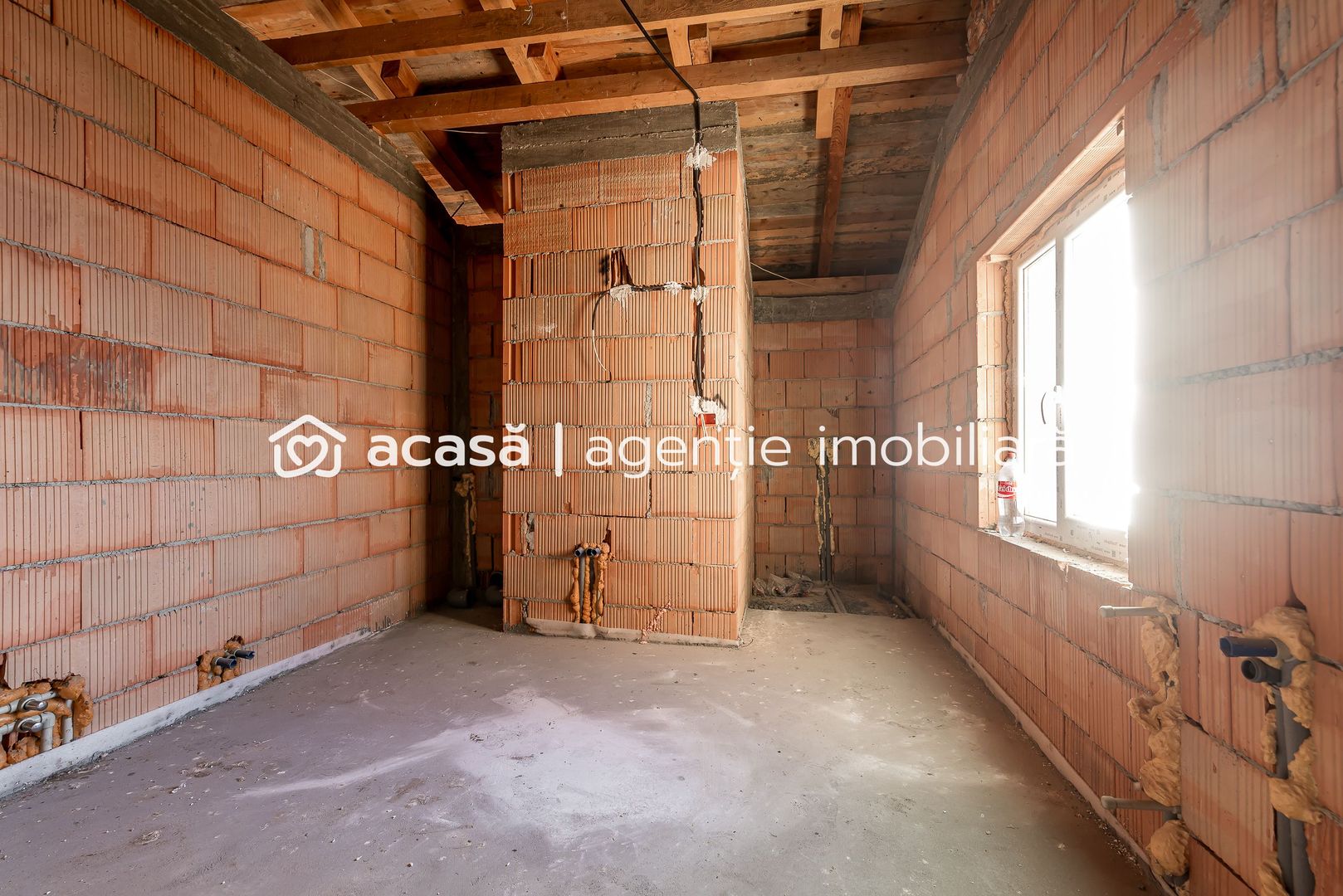 Imagine 6 - Casă nouă cu etaj semifinalizată, zonă liniștită în Aradul Nou