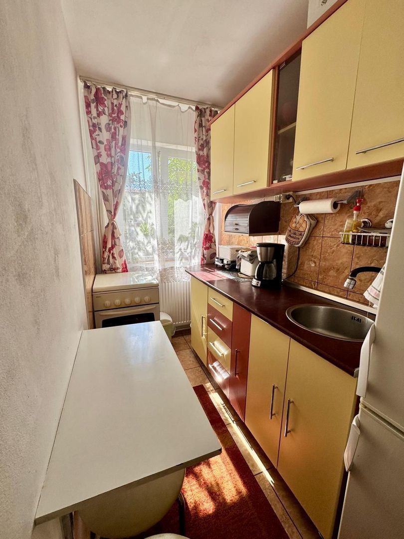 Apartament cu 2 camere, balcon și bucătărie separată - imaginea 2
