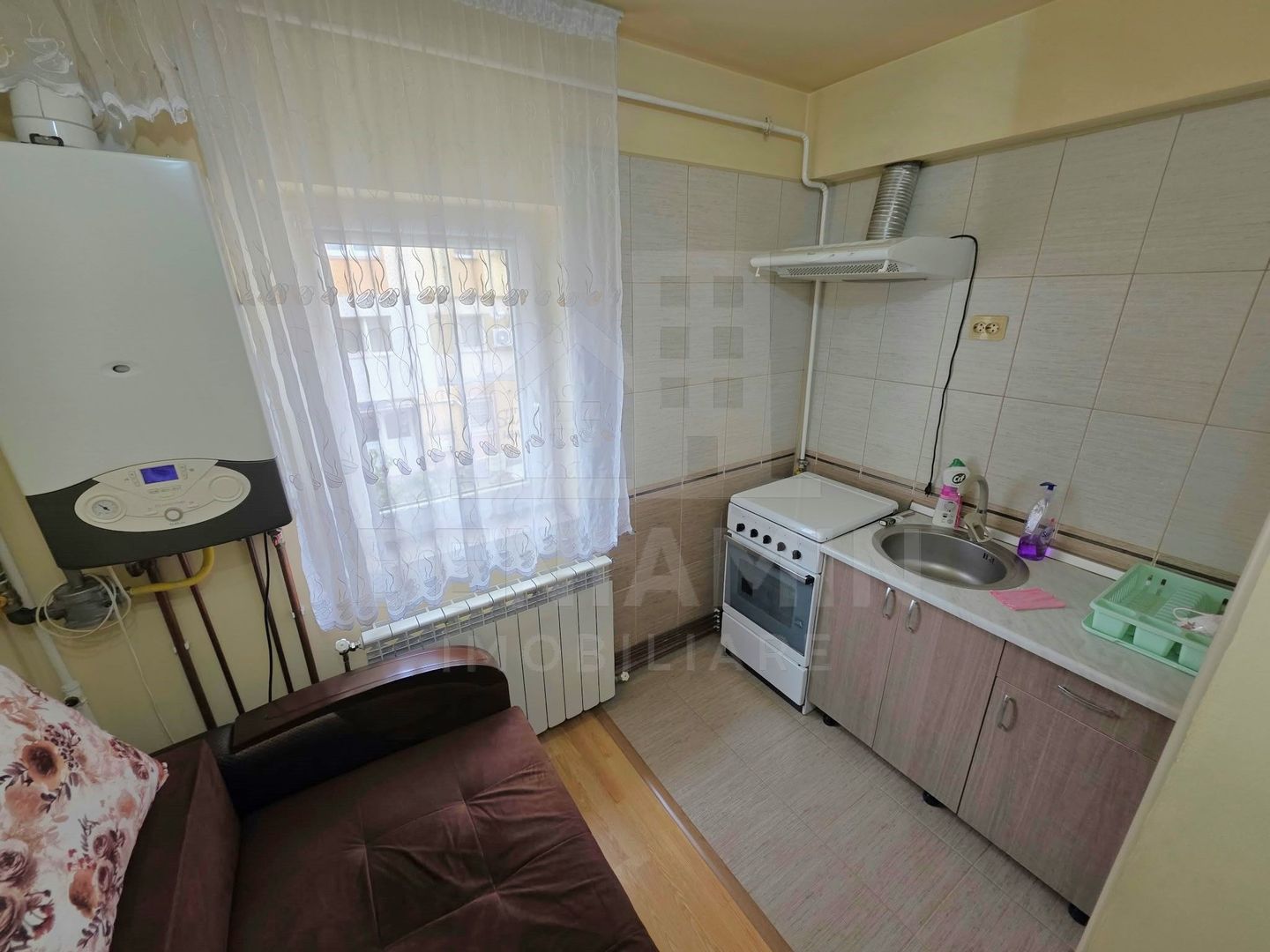 Garsoniera decomandata 38MP Etaj1 Craiovita-Noua - Centrala Proprie - imaginea 3
