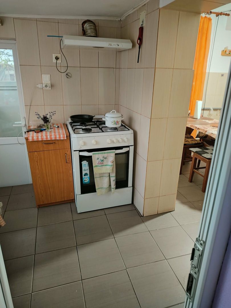 Casă cu 4 camere și teren generos de 2.370 mp – Deta, Strada 1 Mai - imaginea 8