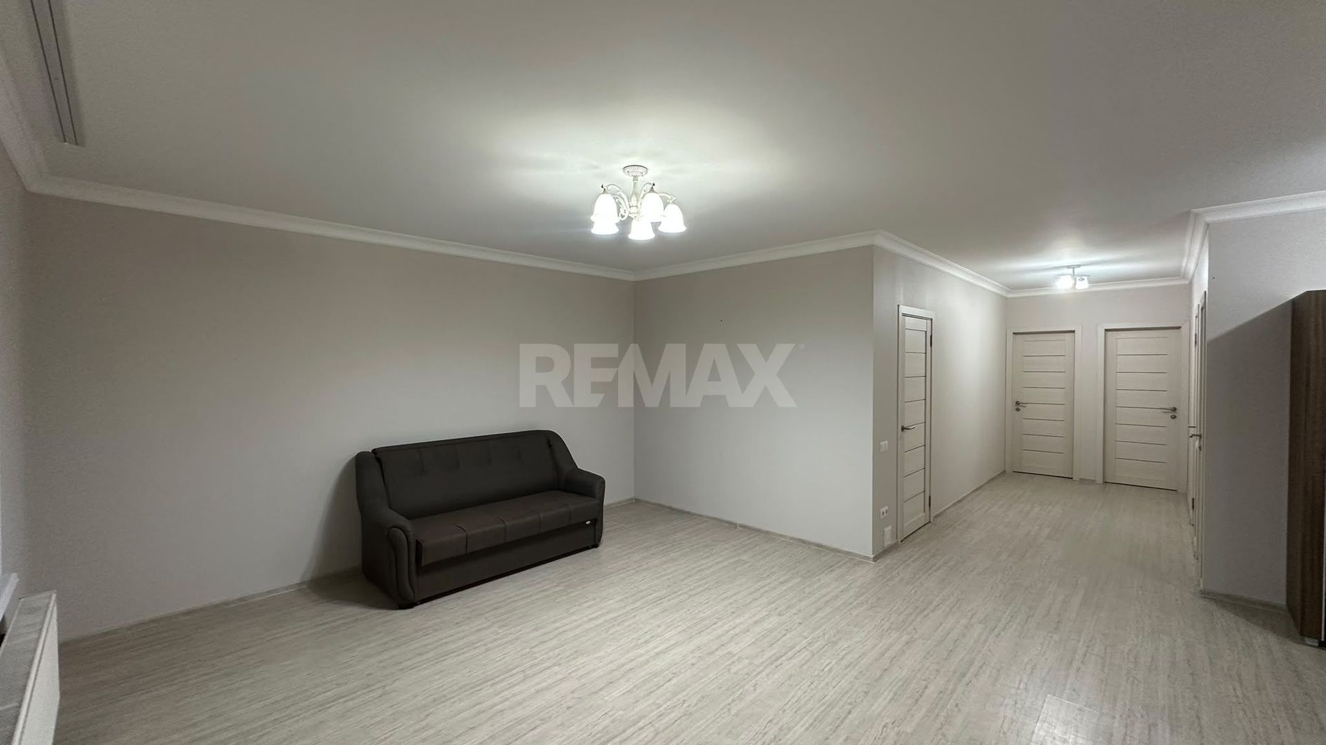 De vinzare Apartament 2 camere si balcon + living cu logie - imaginea 23