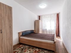 Apartament cu 3 camere, etaj 1 + loc de parcare zona Fortuna