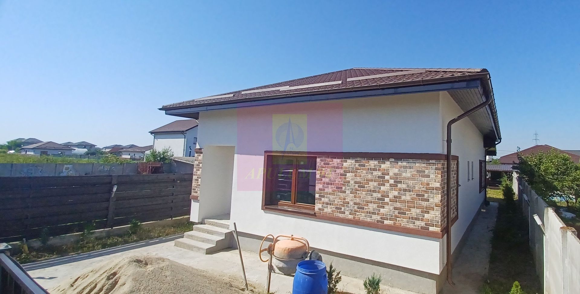 Casă nouă Săbăreni, terasă, piscină, foișor, barbeque, curte 440 mp
