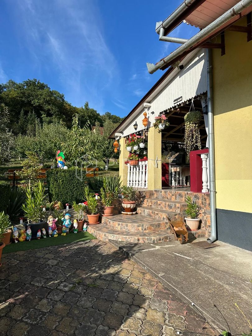 Casă spațioasă de vânzare – Corunca, zona Vatman - imaginea 11