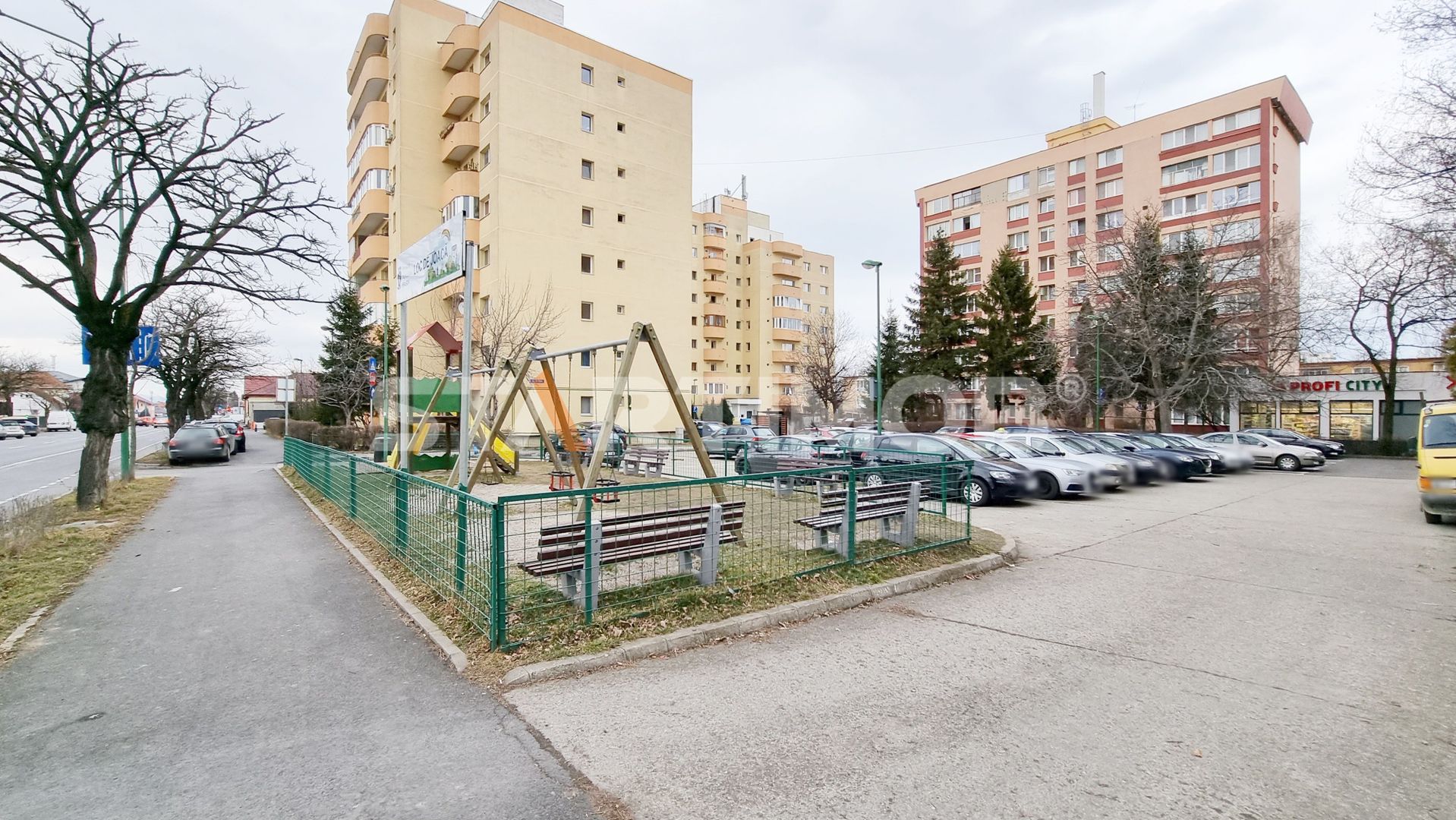 Apartament 3 camere  cu boxa si parcare