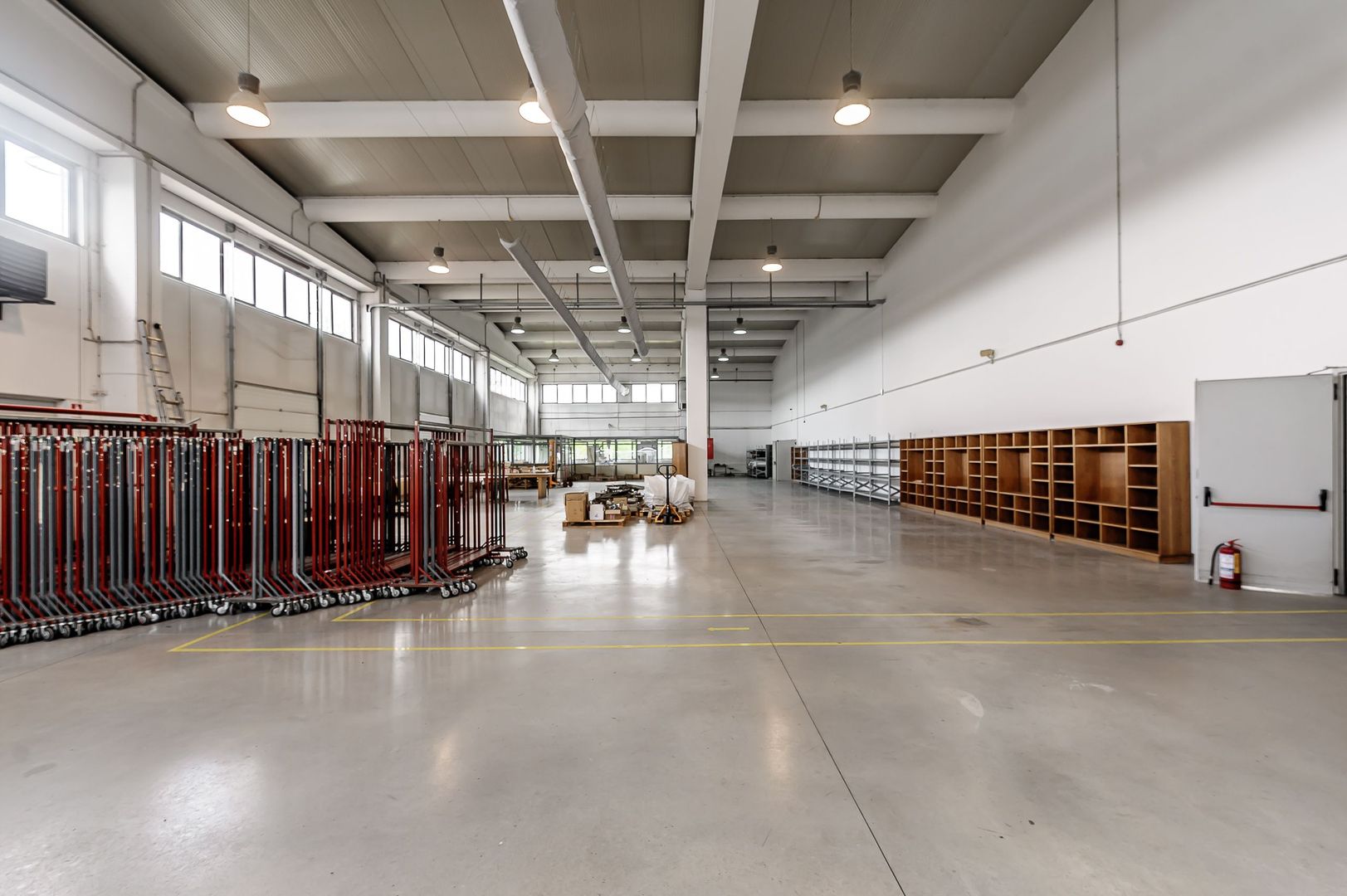 Imagine 11 - Hală de producție și depozitare cu birouri în Arad