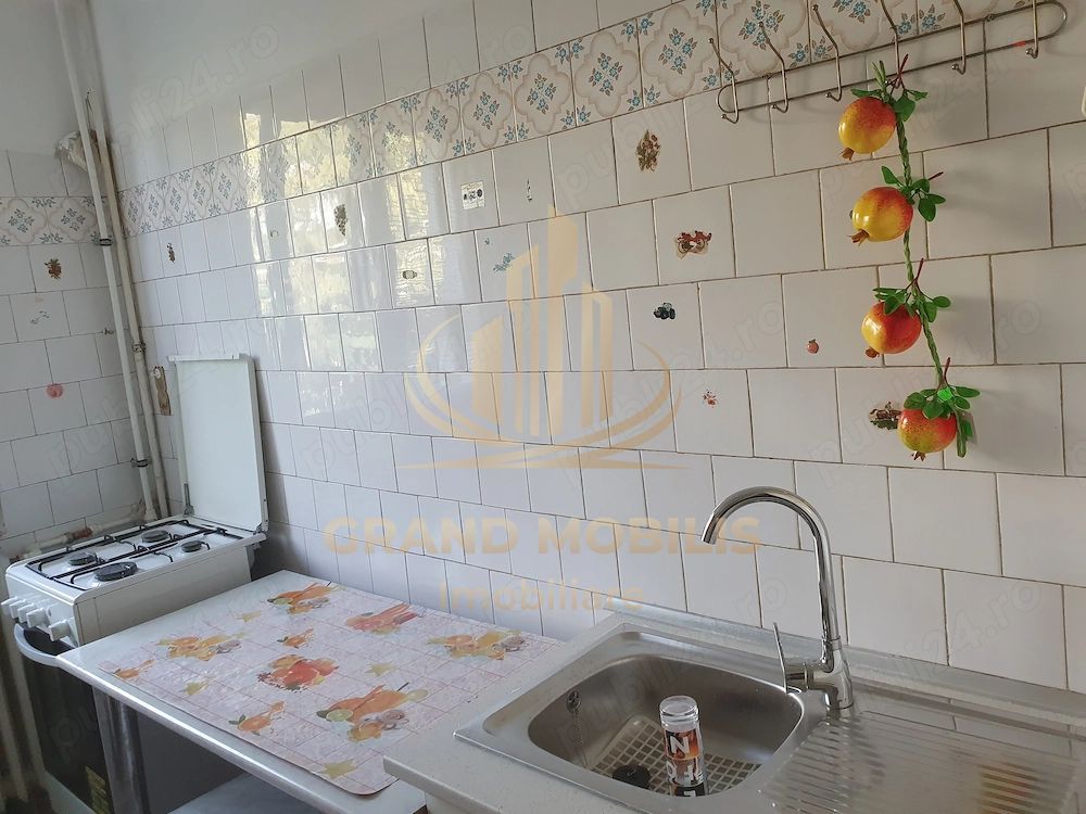 Apartament 3 camere semidecomandat - imaginea 8