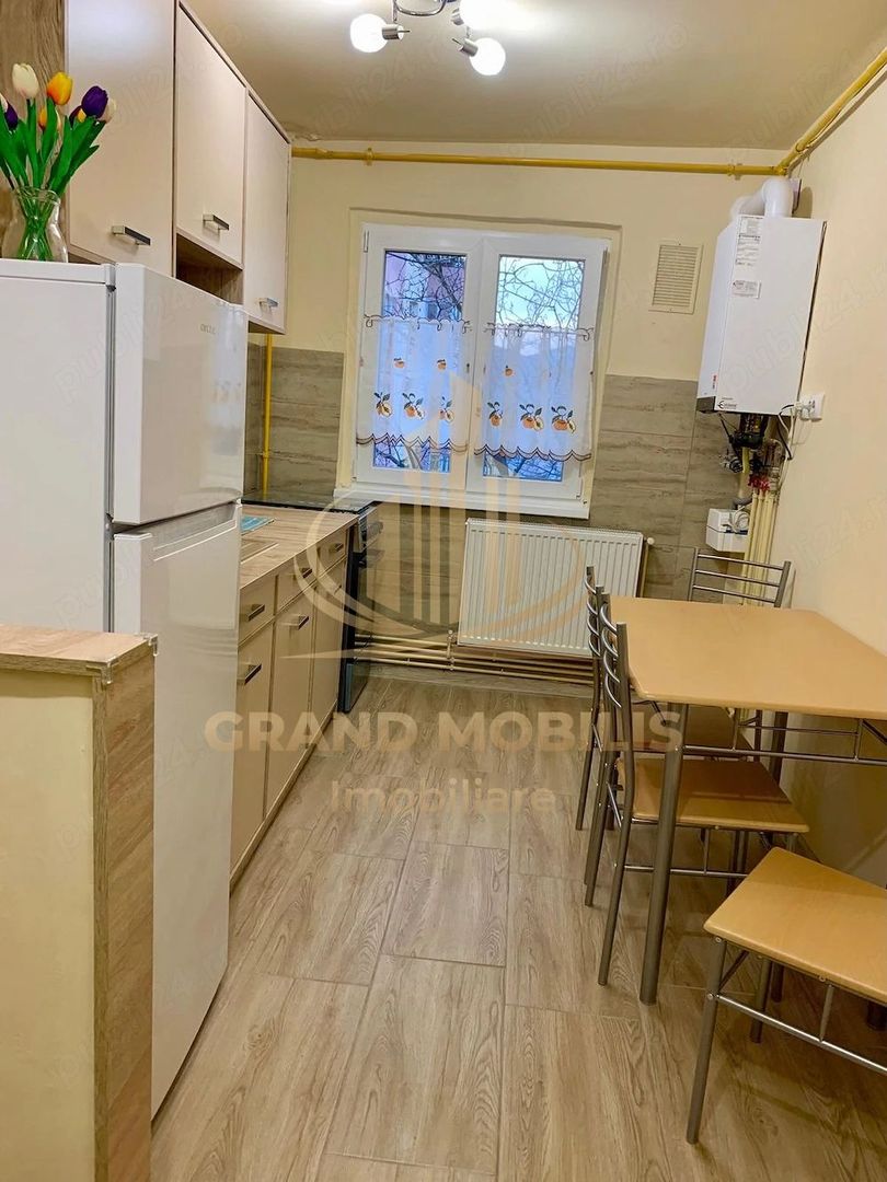 Proprietar vand apartament cu 2 camere zona Dambovita