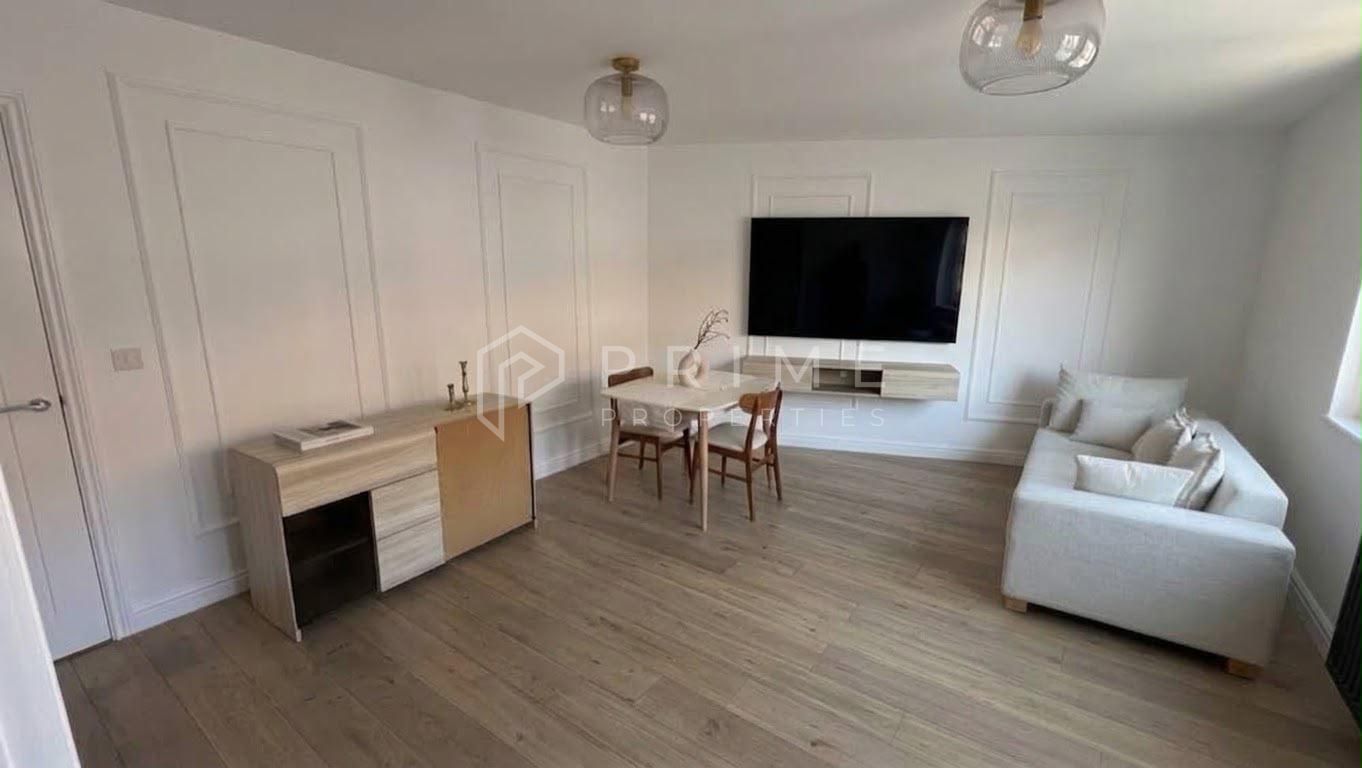 Apartament 2 camere si 2 bai Deosebit , Complet Renovat-zona Centrala