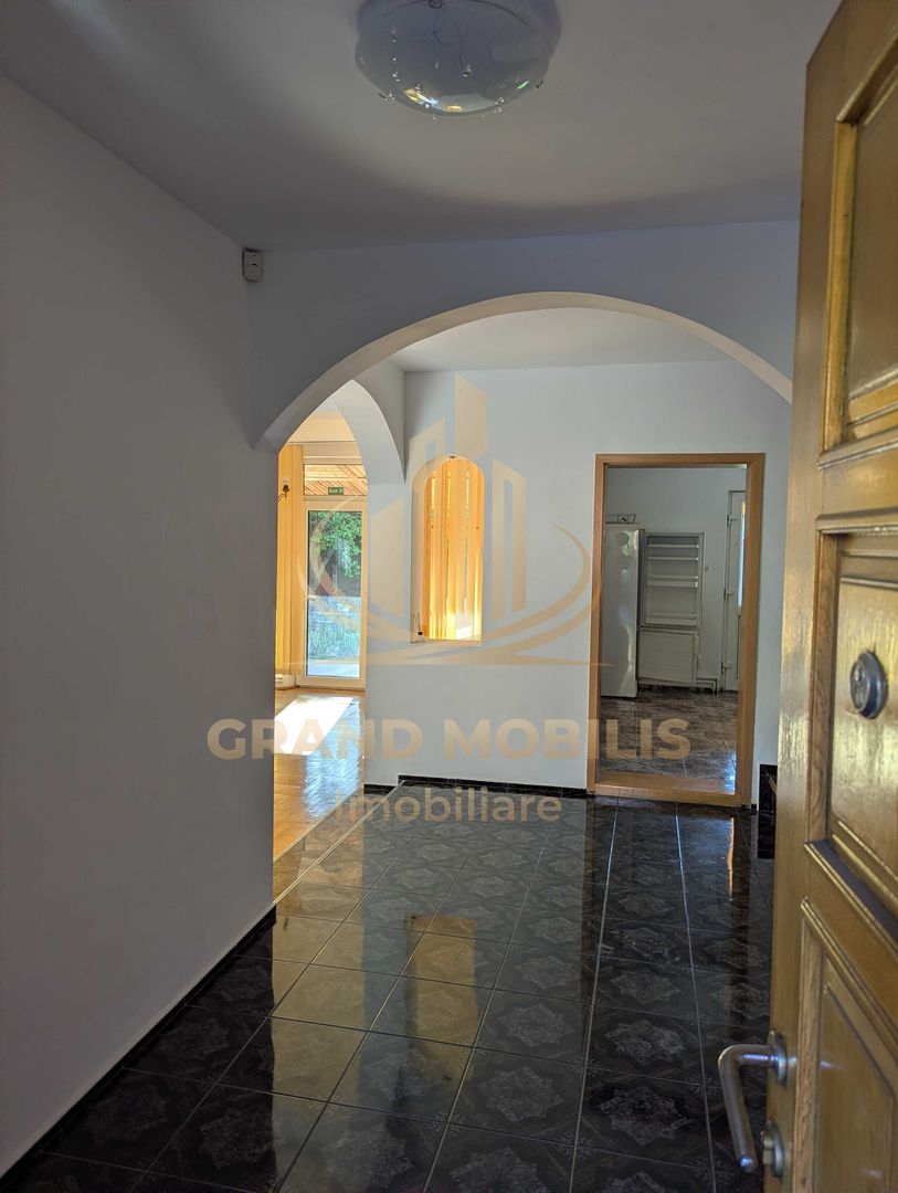 Vilă pentru Activități Comercia –5 Camere, Curte500 MP – Zona Aradului - imaginea 5