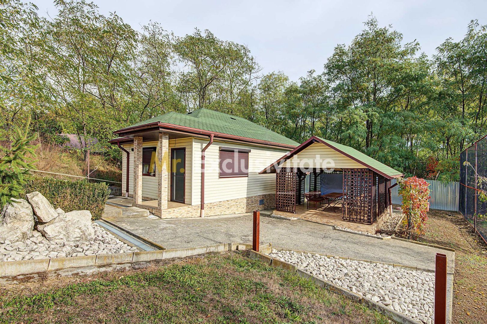 Casa individuala + teren 2.014 mp + livada Mioveni -Colibasi - imaginea 2