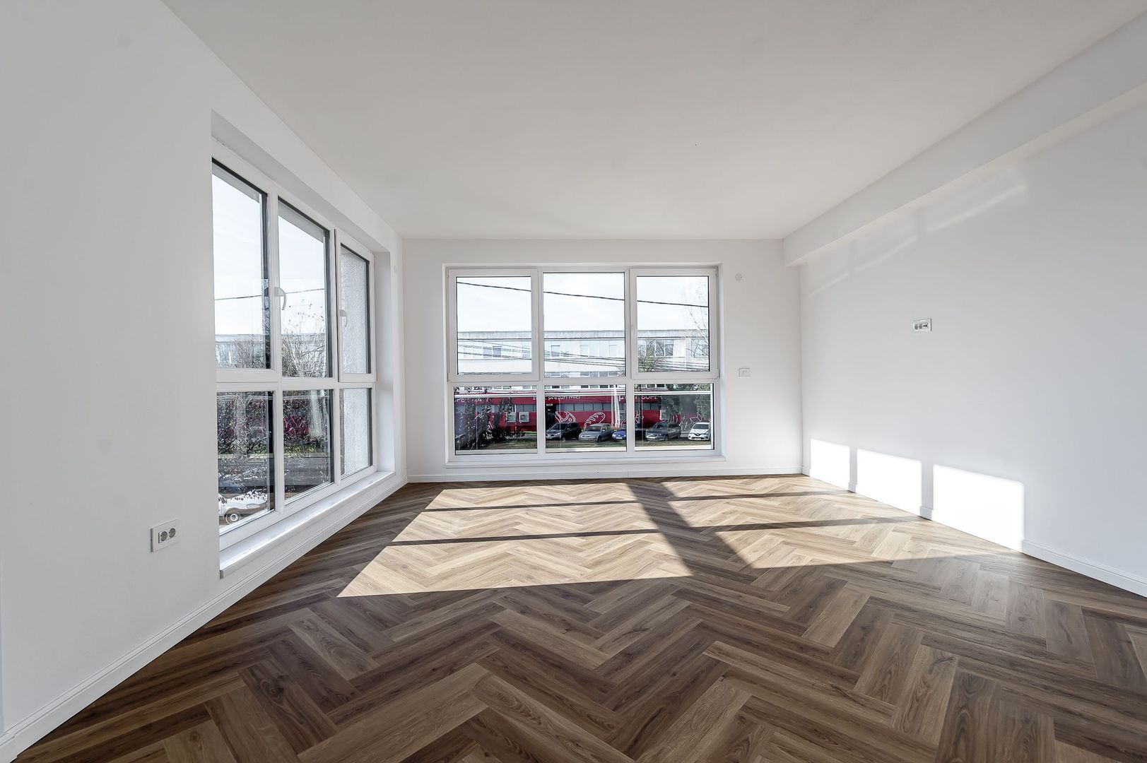 Imagine 10 - Clădire nouă P+2 cu showroom și birouri în Arad