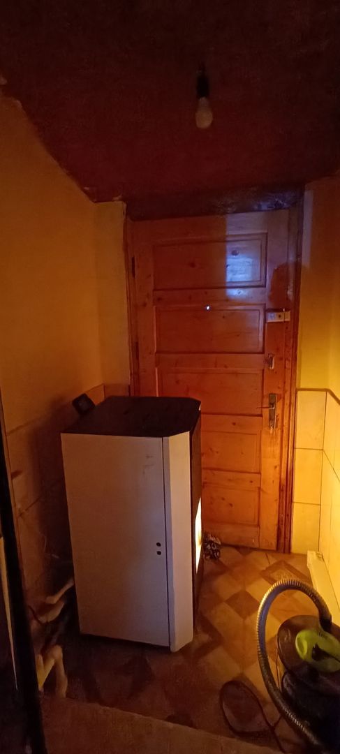 Casă spațioasă cu 4 camere , curte și teren generos în Mașloc - imaginea 22