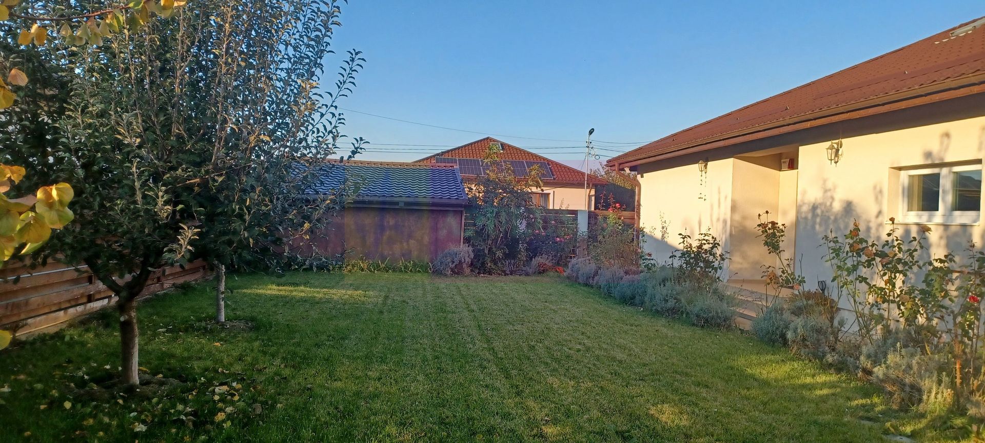 Săbăreni, casă parter 162 mp, curte 575 mp. Acasă