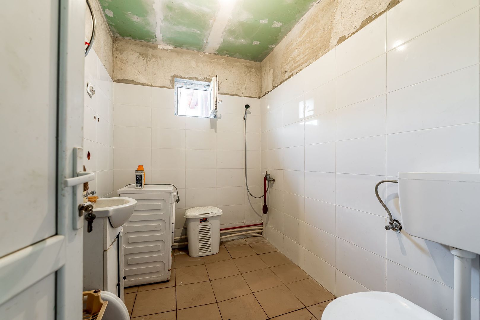 Imagine 5 - Casă, gospodărie cu teren de 1.345 mp în Galșa-Șiria