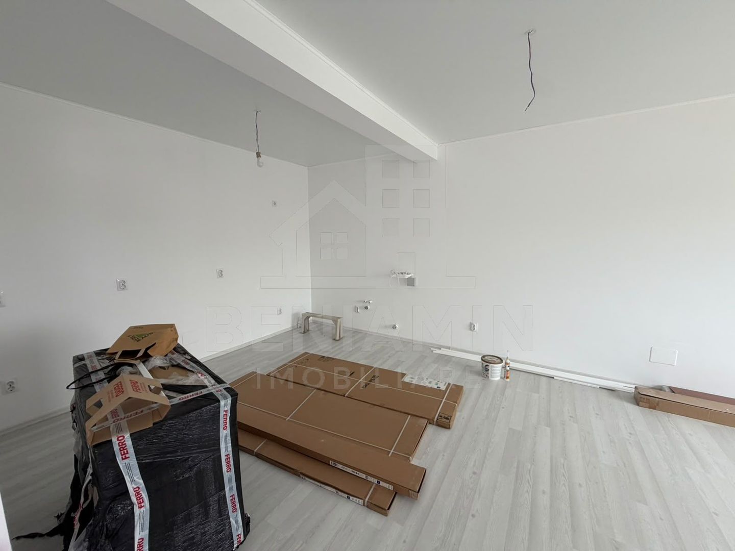Casa-3 Dormitore-3 bai-Teren 300mp-Damila str Ficusului-La cheie - imaginea 4