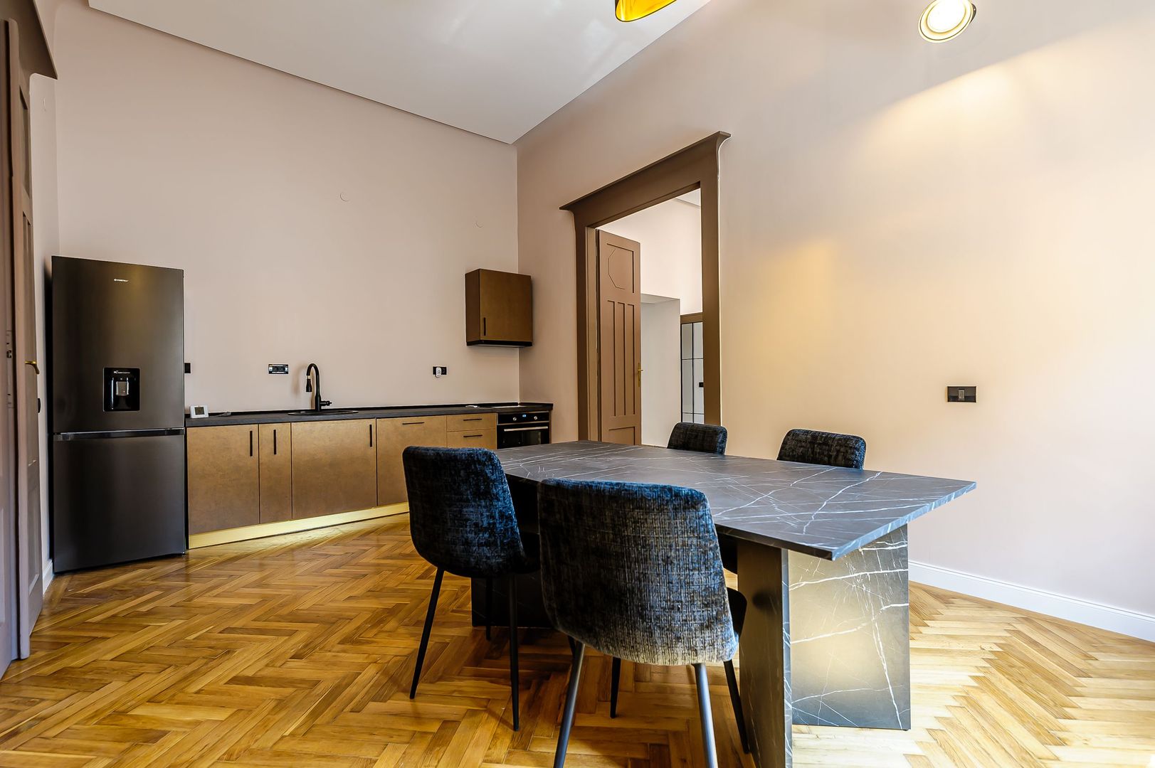 Apartament ULTRACENTRAL cu 3 camere, la cheie, renovat recent