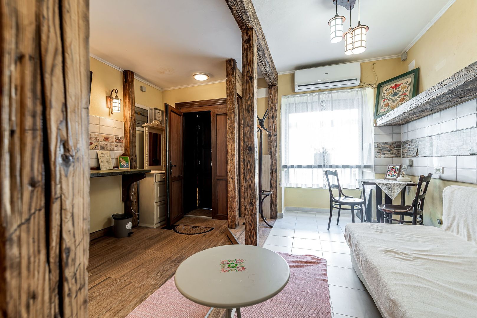 Imagine 1 - Spatiu comercial cu intrare din strada, fatada in curs de renovare