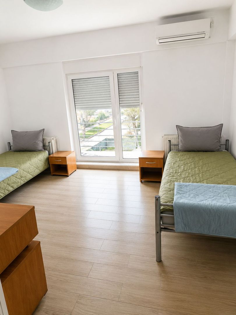 Vand pensiune angajati 15 camere strada Mures - imaginea 5