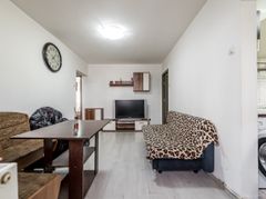 Apartament cu 3 camere, etaj 1 + loc de parcare pe Aleea Predeal