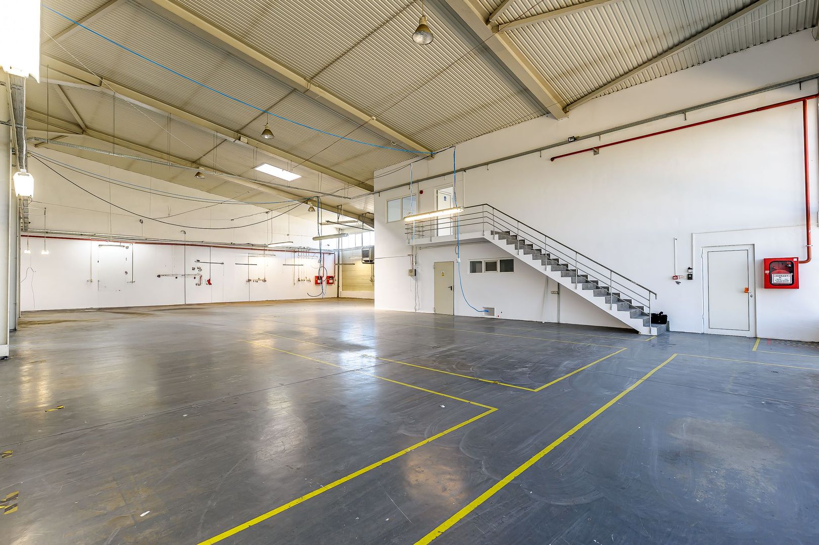 Imagine 3 - Hală industrială de vânzare 3495 mp în Arad