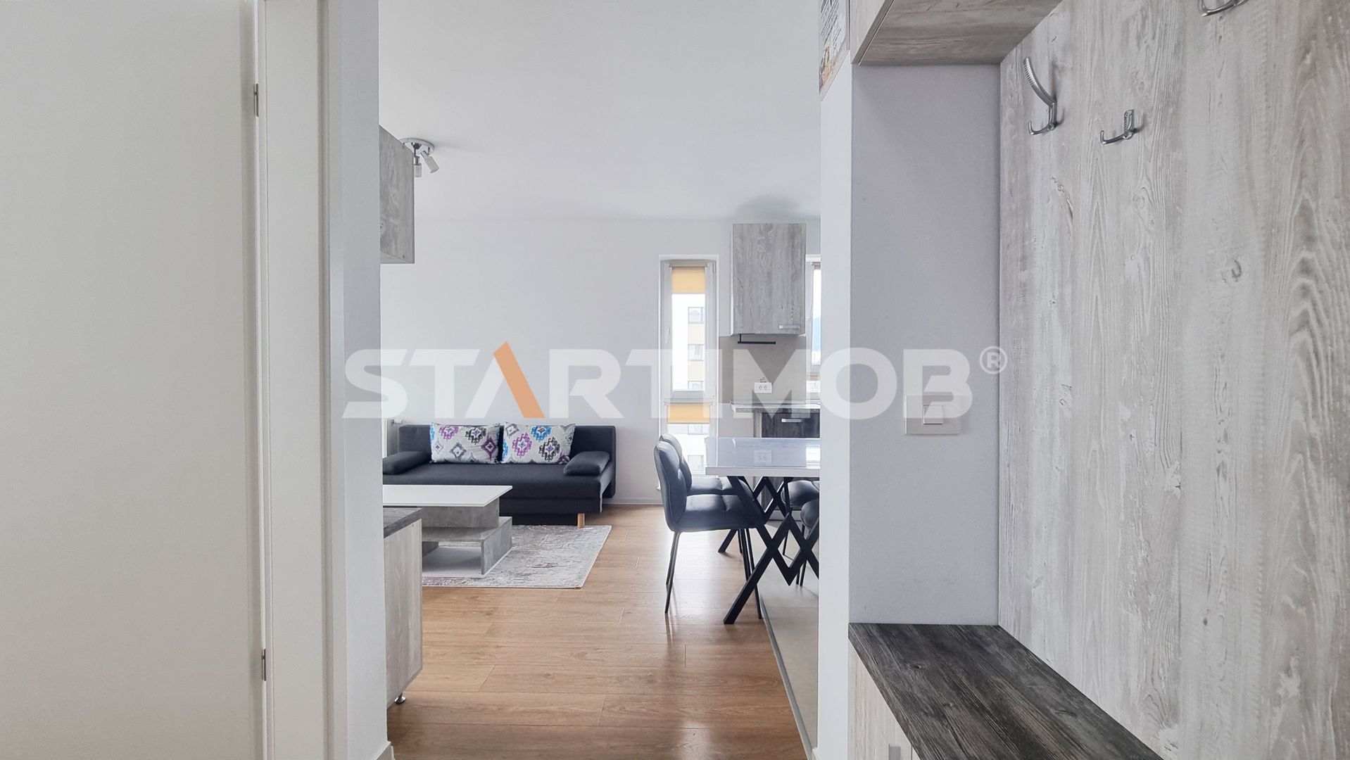 Apartament mobilat Coresi cu parcare si boxa