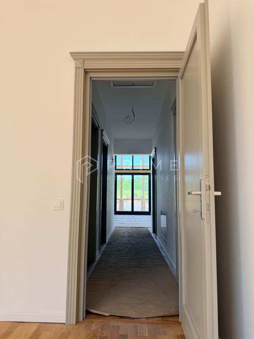 Vilă chalet modern cu perete panoramic de sticlă - Livezeni, Mureș - imaginea 9
