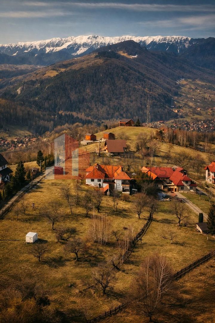Casă tradițională cu 1800 mp teren  în Sohodol, Bran | Priveliște superba - imaginea 2